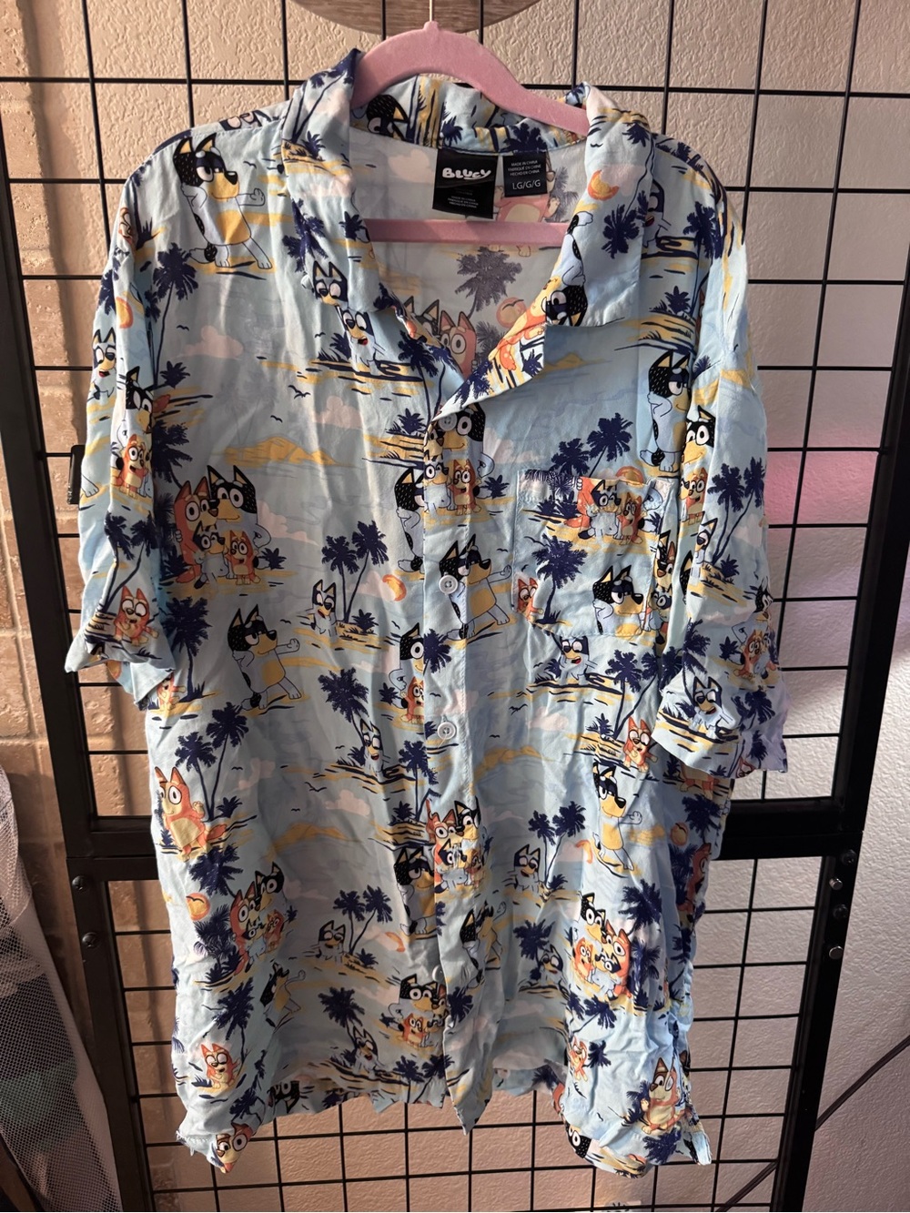 Bluey Family Men’s Button Down Hawaiian Shirt Lg Blue Beach Surf 100% Rayon